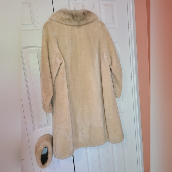 Vtg Holt Renfrew Cream Fur Coat 🤍🌴 - Picture 14 of 14